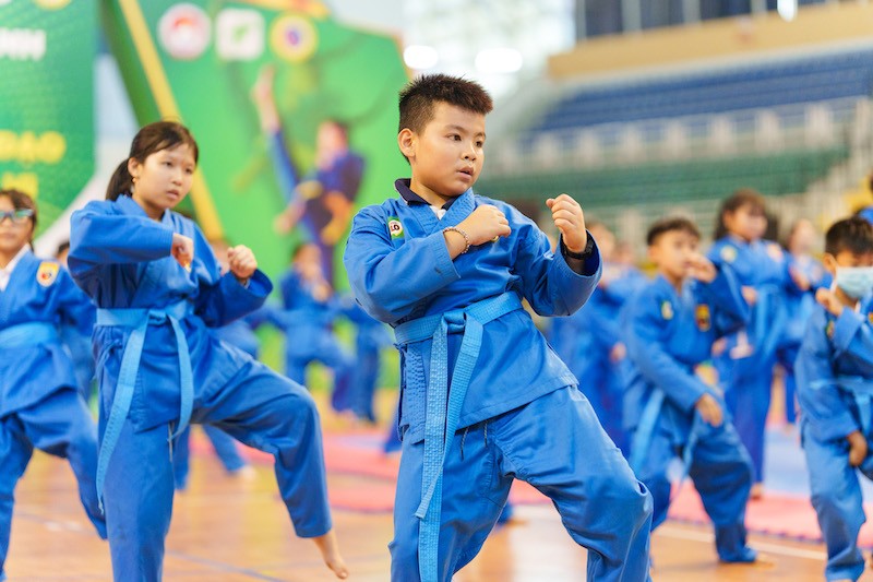 khong-chi-gop-phan-nang-cao-suc-khoe-the-chat-vo-co-truyen-cung-giup-cac-em-ren-luyen-y-chi-ben-bi-va-mang-toi-nguon-nang-luong-tu-nhien-de-cao-lon-vuon-xa-1-1679132878.jpg