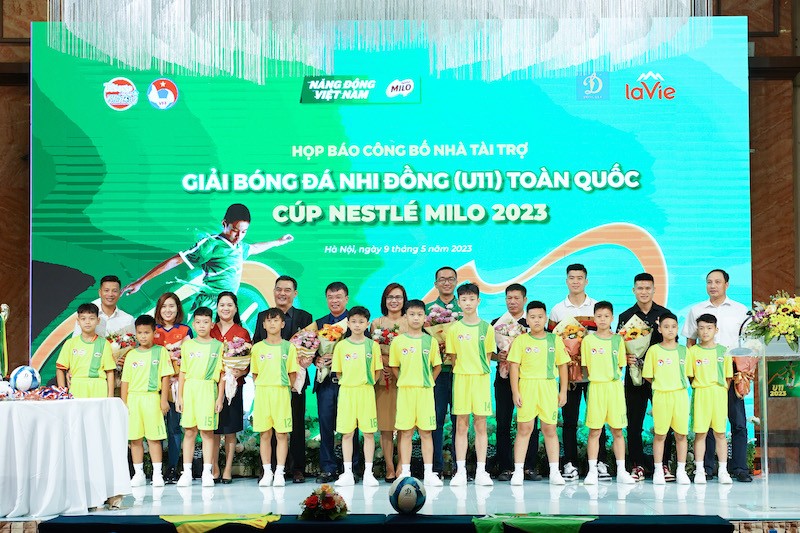 la-san-choi-lanh-manh-nham-phat-trien-phong-trao-bong-da-lua-tuoi-nhi-dong-giai-bong-da-nhi-dong-u11-toan-quoc-cup-nestle-milo-2023-duoc-mong-doi-se-mang-den-nhung-khoanh-khac-thi-d-1683791543.jpg