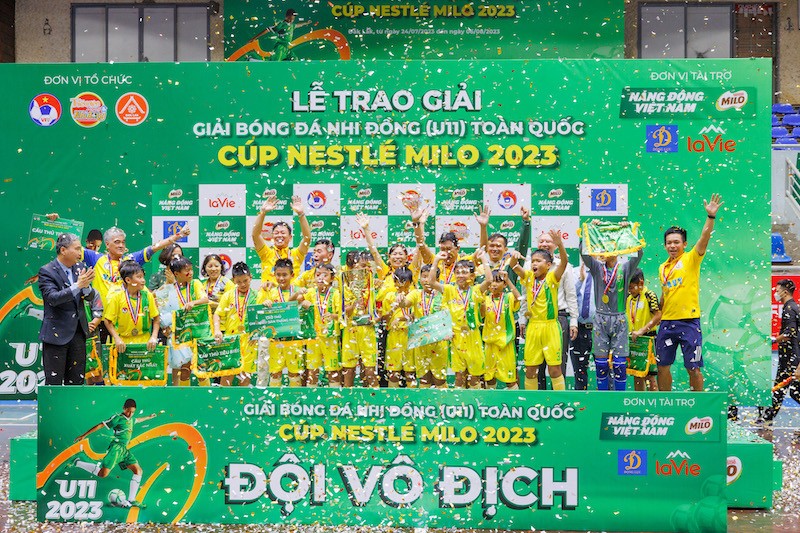 giai-bong-da-nhi-dong-u11-toan-quoc-cup-nestle-milo-2023-do-bao-thieu-nien-tien-phong-va-nhi-dong-lien-doan-bong-da-viet-nam-va-nhan-hang-nestle-milo-phoi-hop-to-chuc-1693469480.jpg