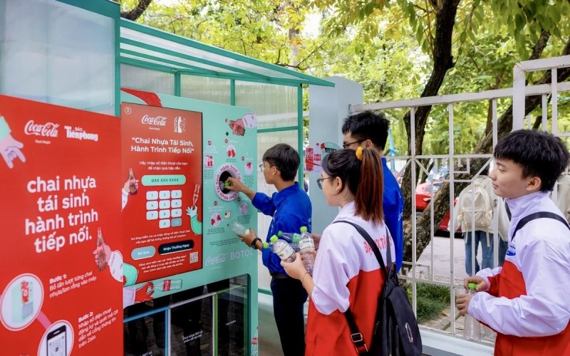 Coca-Cola mở rộng chương trình ‘Chai nhựa tái sinh, hành trình tiếp nối’ đến Hà Nội