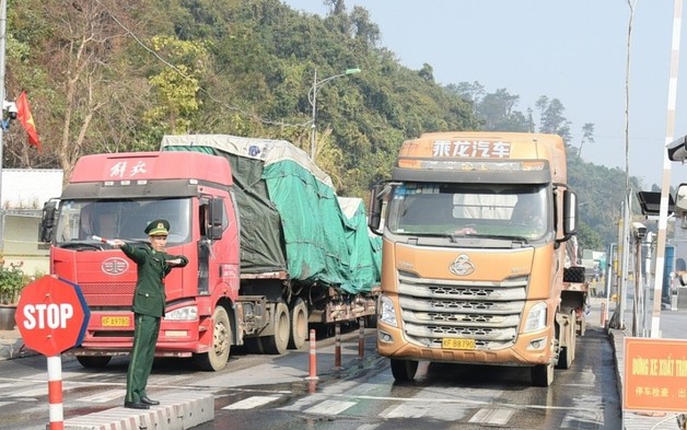 Tạm dừng thông quan hàng hóa qua cửa khẩu Lạng Sơn từ 15/2