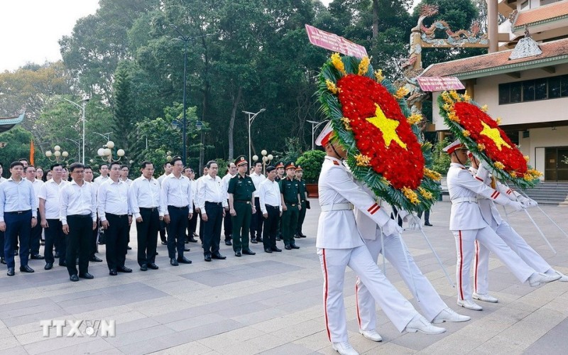 Chủ tịch Quốc hội Trần Thanh Mẫn tri ân các Anh hùng Liệt sĩ, Mẹ Việt Nam anh hùng tại TPHCM