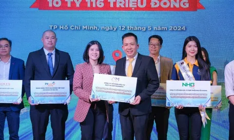 Doanh nghiệp đồng hành cùng nhà trường trao hơn 10 tỷ đồng học bổng