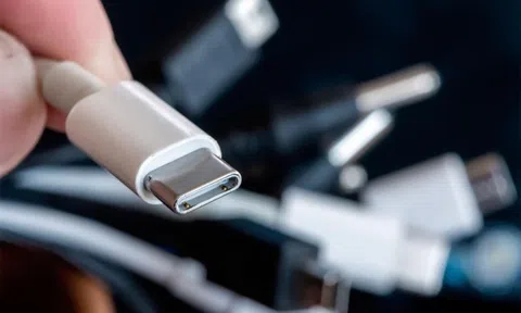 Xôn xao thông tin iPhone 15 bị hỏng do cắm cáp sạc của điện thoại Android: Sự thật là gì?