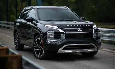 Mitsubishi Outlander chạm sàn với mức giảm lên tới 140 triệu đồng: Thời điểm vàng để xuống tiền?