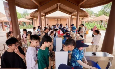 Công viên nước Sầm Sơn bỏ túi khoảng 10 tỷ sau ít ngày khai trương