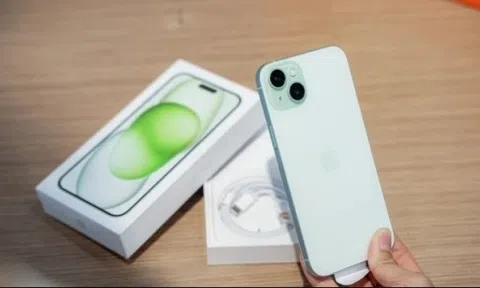 Giá iPhone 15 Plus rẻ khó tin, sẵn sàng khiến loạt đối thủ "hít khói"