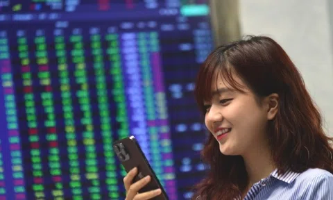 Chứng khoán khởi đầu tuần mới thuận lợi, điểm nhấn cổ phiếu PNJ