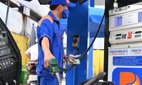 Giá xăng dự báo tăng gần 1.000 đồng/lít