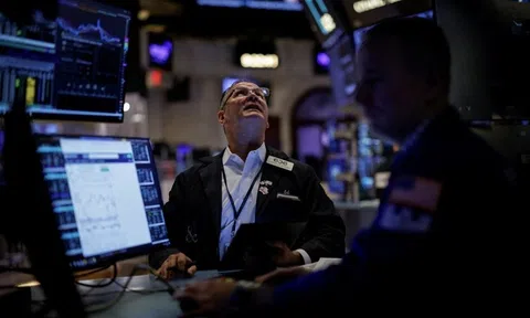 Chứng khoán Mỹ thêm nhiều kỷ lục, S&P 500 và Nasdaq tiếp đà thăng hoa