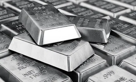 Giá bạc hôm nay 25/12/2024: Giá bạc phục hồi, trái chiều với đà giảm mạnh của giá vàng