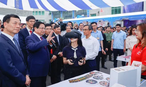 Thủ tướng: Khoa học công nghệ, đổi mới sáng tạo, chuyển đổi số không có giới hạn, biên giới, không phân biệt tuổi tác, giới tính, tôn giáo