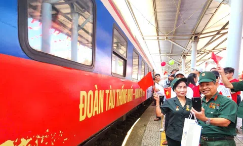Đoàn tàu Thống Nhất: Hành trình nối liền Bắc – Nam trong ngày hội đất nước