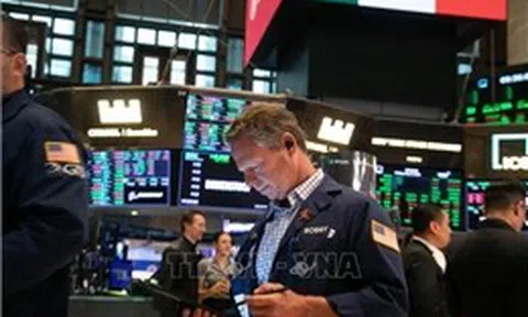 Hàng loạt CEO Mỹ bán tháo hàng tỷ USD cổ phiếu ngay trước khi ông Trump áp thuế quan