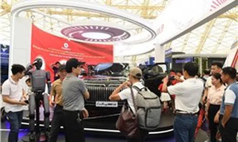 Vingroup ghi dấu ấn kiến tạo tại triển lãm Thành tựu đất nước