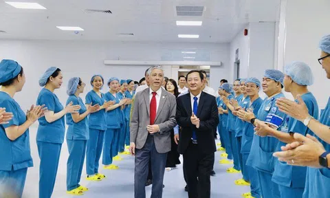 Tháo gỡ điểm nghẽn y tế Tp.HCM, cần "cú hích" đột phá từ Nghị quyết 72