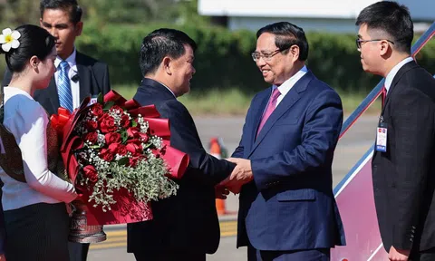 Thủ tướng Phạm Minh Chính tới Thủ đô Vientiane, bắt đầu chuyến công tác tại Lào