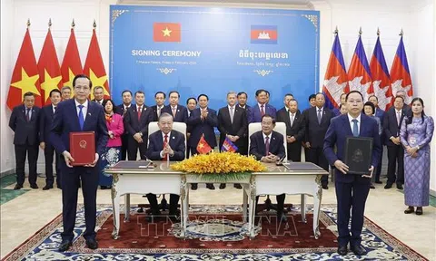 Tổng Bí thư Tô Lâm chứng kiến Lễ ký và trao các văn kiện hợp tác tại Campuchia