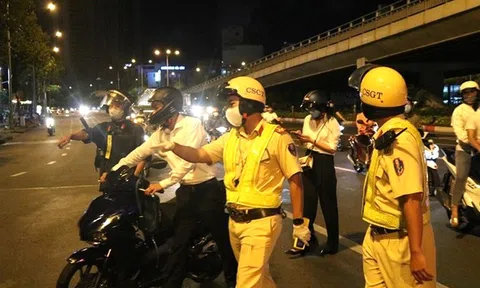 Đi xe sau 18h quên làm điều này, có thể bị phạt nặng đến 14 triệu đồng