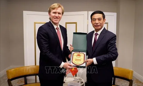 Đại tướng Phan Văn Giang tiếp Thứ trưởng thứ nhất Bộ Chiến tranh Hoa Kỳ