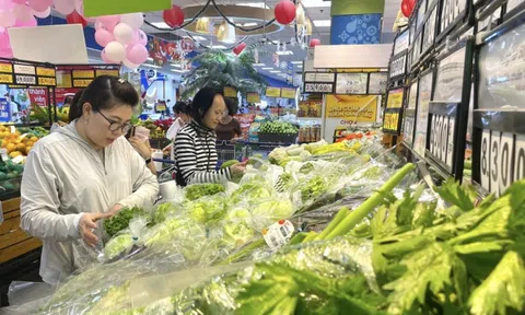 Mùng 6 Tết Bính Ngọ: Thị trường hàng hóa trở lại trạng thái bình thường