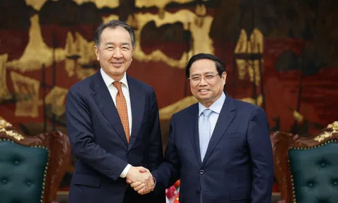 Thủ tướng Phạm Minh Chính tiếp Chủ tịch Hội đồng Ủy ban Kinh tế Á-Âu