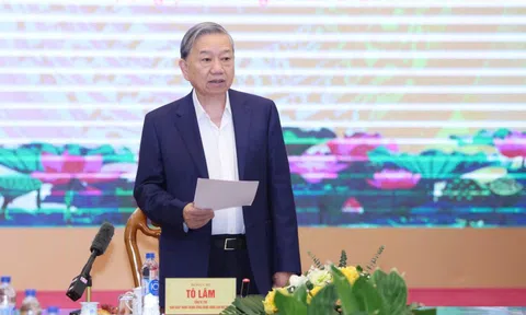 Tổng Bí thư: Công tác chính trị, tư tưởng phải thực sự đi trước, mở đường