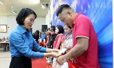 Doanh nghiệp 'giữ chân' lao động bằng thưởng Tết và phúc lợi