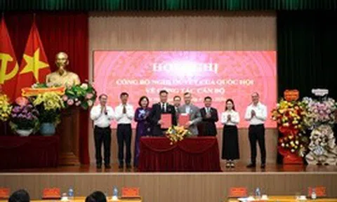 Chủ tịch Quốc hội trao Nghị quyết của Quốc hội bầu Tổng Kiểm toán Nhà nước