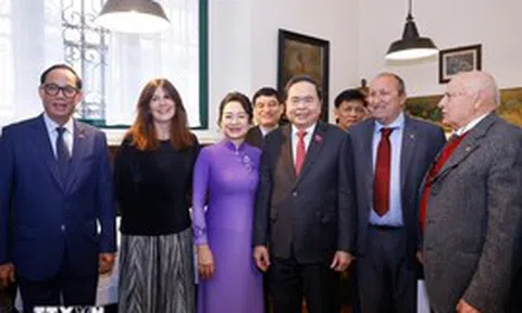 Chủ tịch Quốc hội thăm nơi lưu dấu ấn Chủ tịch Hồ Chí Minh tại thành phố Milan