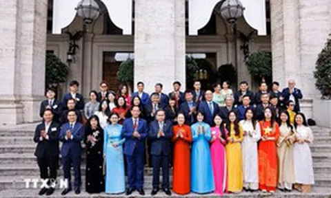 Chủ tịch Quốc hội Trần Thanh Mẫn gặp gỡ cộng đồng người Việt Nam tại Italy