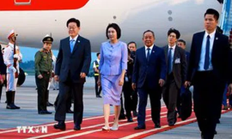 Tổng thống Hàn Quốc Lee Jae Myung và Phu nhân đến Hà Nội, bắt đầu thăm cấp Nhà nước tới Việt Nam