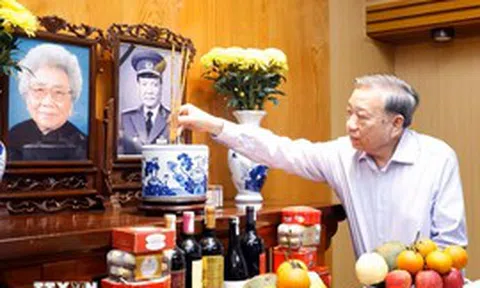 Tổng Bí thư, Chủ tịch nước dâng hương tưởng nhớ các đồng chí lãnh đạo tiền bối