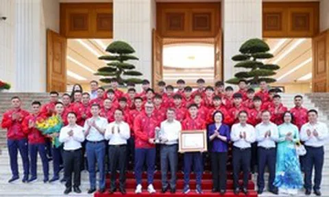 Thủ tướng Lê Minh Hưng gặp mặt, chúc mừng đội tuyển bóng đá nam U17 Việt Nam