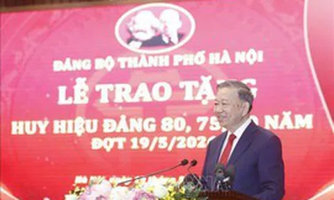 Phát biểu của Tổng Bí thư, Chủ tịch nước Tô Lâm tại Lễ trao tặng Huy hiệu Đảng cho đảng viên lão thành của Đảng bộ Hà Nội