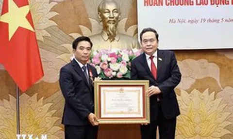 Trao tặng Huân chương Lao động hạng Nhất cho Phó Chủ tịch Quốc hội Nguyễn Doãn Anh