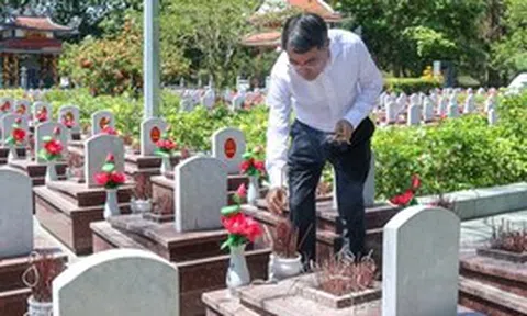 Thủ tướng Lê Minh Hưng tưởng niệm các anh hùng liệt sĩ tại các 'địa chỉ đỏ' ở Quảng Trị
