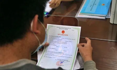 Chuyển từ “quản lý thụ động” sang “phục vụ chủ động”: Đột phá trong đăng ký khai sinh, khai tử