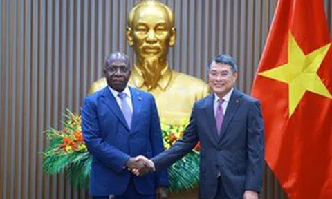 Thủ tướng Lê Minh Hưng: Đề nghị Chính phủ Angola tiếp tục hỗ trợ Tập đoàn Công nghiệp – Năng lượng Quốc gia và các doanh nghiệp Việt Nam