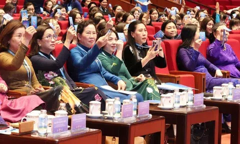 789 đại biểu dự phiên làm việc thứ nhất Đại hội Phụ nữ toàn quốc lần thứ XIV