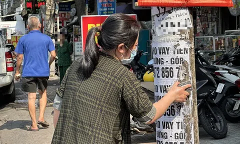"Vô tư" dán thứ này lên cột điện ở Hà Nội, có thể bị phạt tới 20 triệu đồng