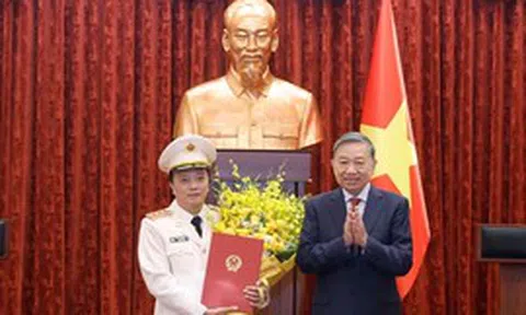 Tổng Bí thư, Chủ tịch nước Tô Lâm trao quyết định thăng quân hàm Thượng tướng cho Thứ trưởng Bộ Công an Đặng Hồng Đức