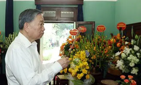 Tổng Bí thư, Chủ tịch nước Tô Lâm dâng hương tưởng nhớ Chủ tịch Hồ Chí Minh