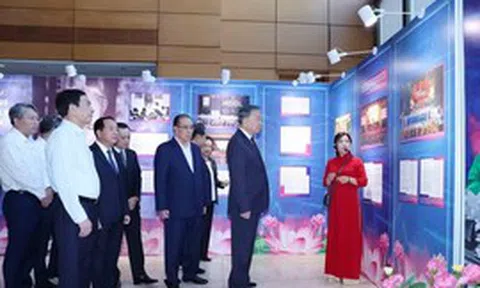 Tổng Bí thư, Chủ tịch nước Tô Lâm tham quan triển lãm “Những tấm gương bình dị mà cao quý”