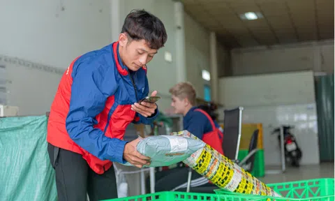 Shipper BEST Express tất bật phục vụ khách ngày giáp Tết