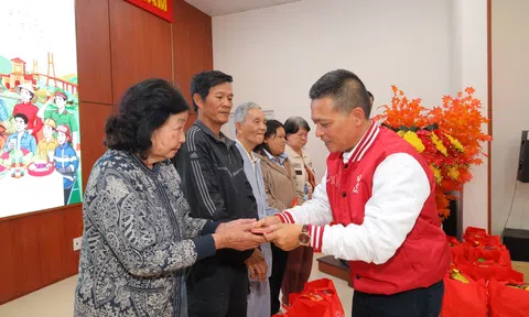 SABECO và Ủy ban Mặt trận Tổ quốc Việt Nam chung tay trao 900 phần quà “Chung Vị Tết Việt” tới người dân 2 tỉnh Khánh Hòa và Gia Lai